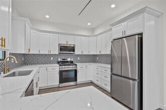 6245 McLaren Ave in Los Angeles, CA - Building Photo - Building Photo