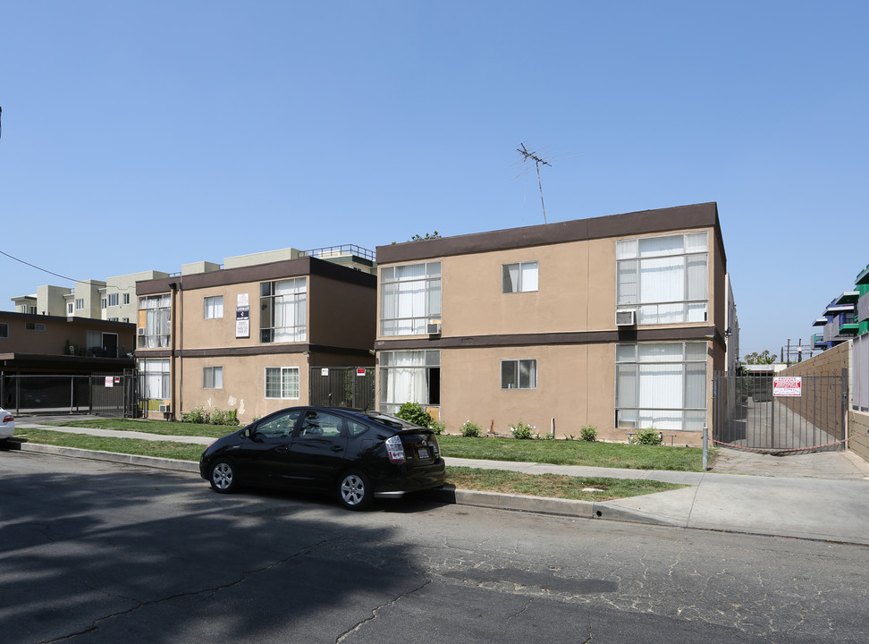 6633 Darby Ave in Reseda, CA - Building Photo