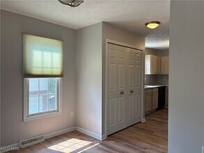8222 Chester Pkwy in Cleveland, OH - Building Photo - Building Photo