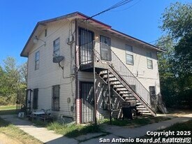2513 Quintana Rd in San Antonio, TX - Building Photo