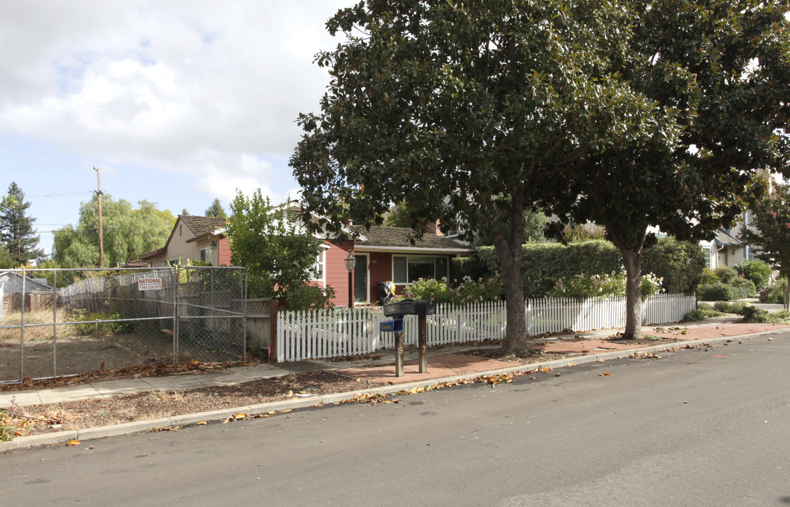 577-579 Lassen St in Los Altos, CA - Building Photo