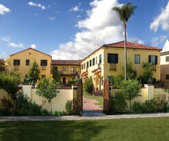 Trojandale Apartments in Los Angeles, CA - Building Photo