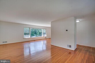 3710 Woodburn Rd in Annandale, VA - Building Photo - Building Photo