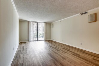 201 W Laurel St, Unit 308 in Tampa, FL - Building Photo - Building Photo