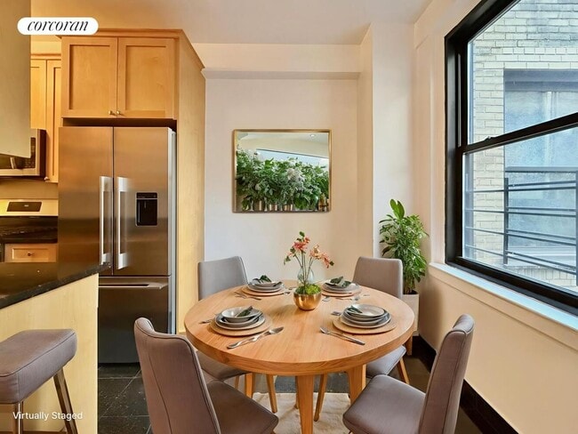 210 E 68th St in New York, NY - Building Photo - Building Photo