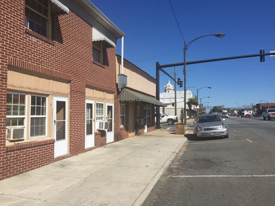 61 Georgia Ave in Summerville, GA - Building Photo