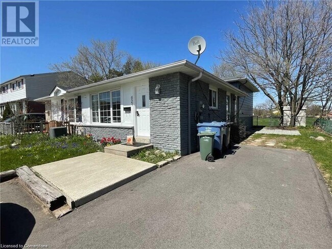 624 College Ave W
