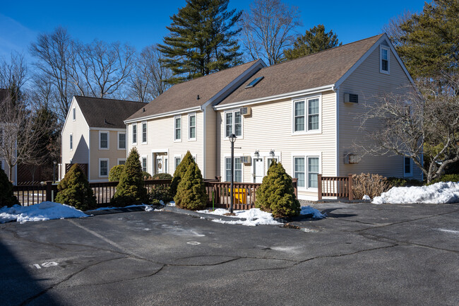 Rope Ferry Commons in Waterford, CT - Building Photo - Building Photo