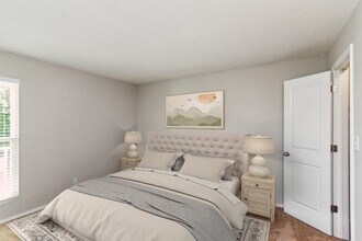 Woodcreek Apartments in Cary, NC - Foto de edificio - Building Photo