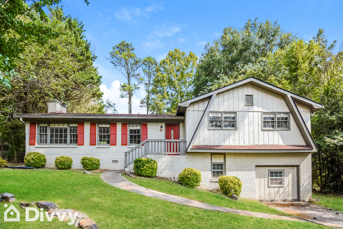 513 Hemlock Dr in Woodstock, GA - Foto de edificio