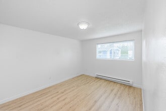 Meadowbrook Apartments in Lakewood, WA - Building Photo - Interior Photo