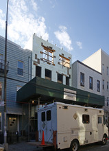 Haus in Brooklyn, NY - Building Photo - Building Photo