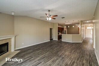 182 Greenfield Dr in Jacksonville, FL - Foto de edificio - Building Photo