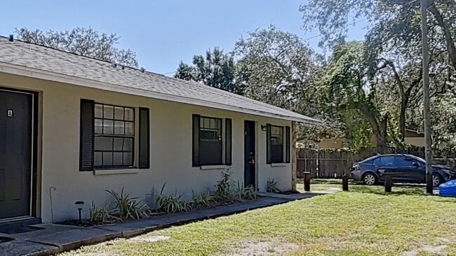 property at 923 E Poinsettia Ave