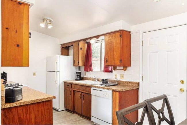1225 N Belvedere Ave in Tucson, AZ - Building Photo - Building Photo
