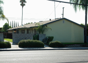 1419-1427 Minnewawa Ave in Clovis, CA - Building Photo - Building Photo