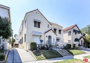 635 N Plymouth Blvd in Los Angeles, CA - Building Photo