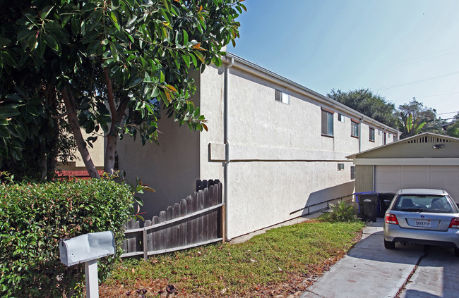 Villa Serenidad in San Diego, CA - Foto de edificio - Building Photo