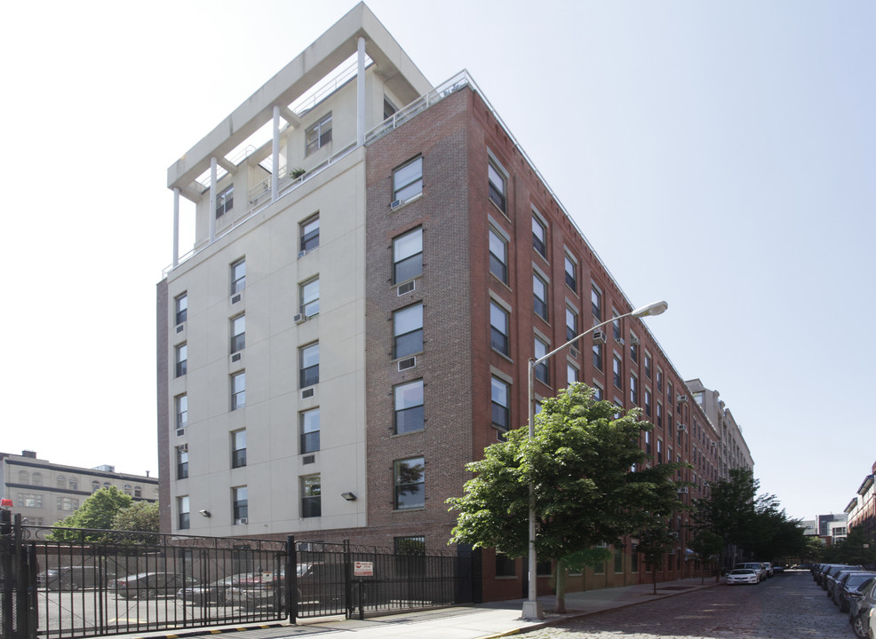 29 Tiffany Pl in Brooklyn, NY - Foto de edificio