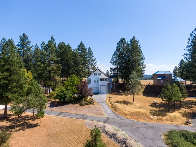 18765 Cherokee Rd in Grass Valley, CA - Building Photo - Building Photo