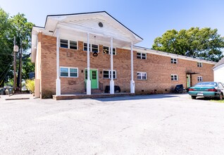 Johns Place Apartments in North Charleston, SC - Foto de edificio - Building Photo