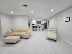 1028 Chinaberry Rd in Clearwater, FL - Building Photo - Building Photo