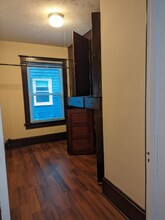 73 Beck Ave, Unit 2 in Akron, OH - Foto de edificio - Building Photo