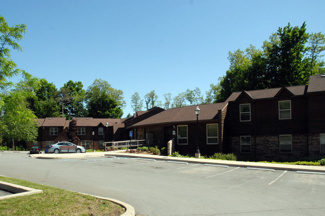 Limekiln Manor in Mt Pocono, PA - Foto de edificio