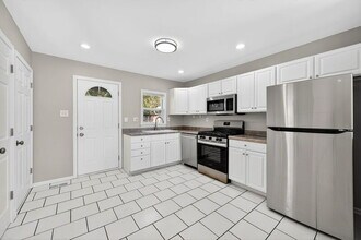 8025 Waddell Ave in St. Louis, MO - Foto de edificio - Building Photo