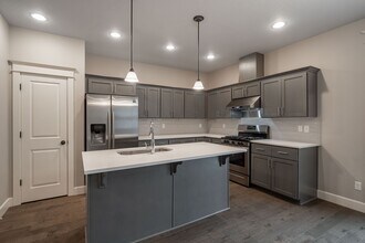 9965 SE Taggart St in Portland, OR - Building Photo - Building Photo