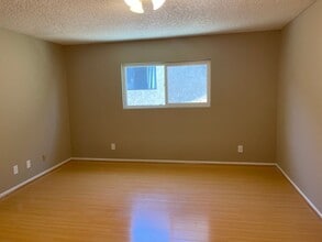 434 E Tujunga Ave in Burbank, CA - Building Photo - Building Photo