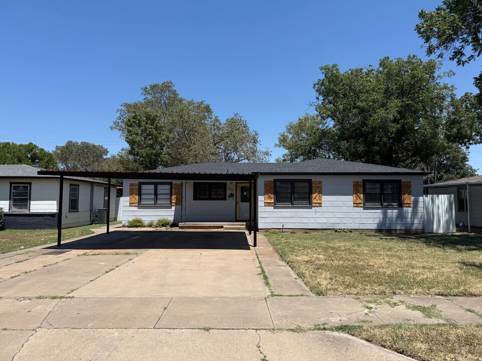 4108 33rd St in Lubbock, TX - Building Photo