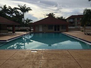 18850 NW 57th Ave, Unit 308 in Hialeah, FL - Building Photo - Building Photo