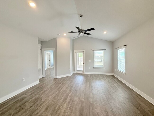 5849 Danbury Blvd in Milton, FL - Building Photo - Building Photo