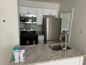 610 SE 13th Terrace in Gainesville, FL - Foto de edificio - Building Photo