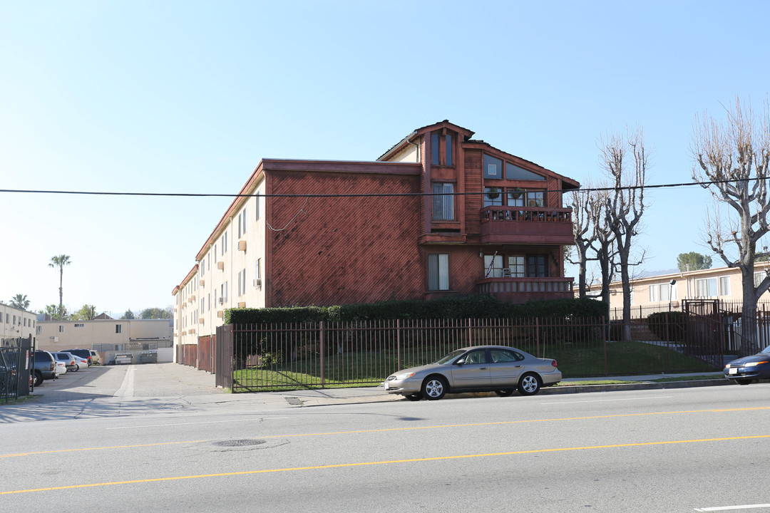 Riata Apartments in Canoga Park, CA - Building Photo