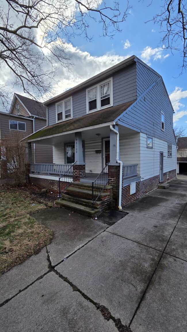 8100 Garfield Blvd in Garfield Heights, OH - Building Photo - Building Photo