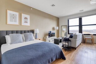 333 Great River Rd in Somerville, MA - Building Photo