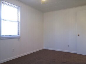 2555 Lloyd Rd in Decatur, GA - Foto de edificio - Building Photo