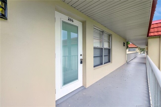 78 Royal Oak Dr in Vero Beach, FL - Building Photo - Building Photo
