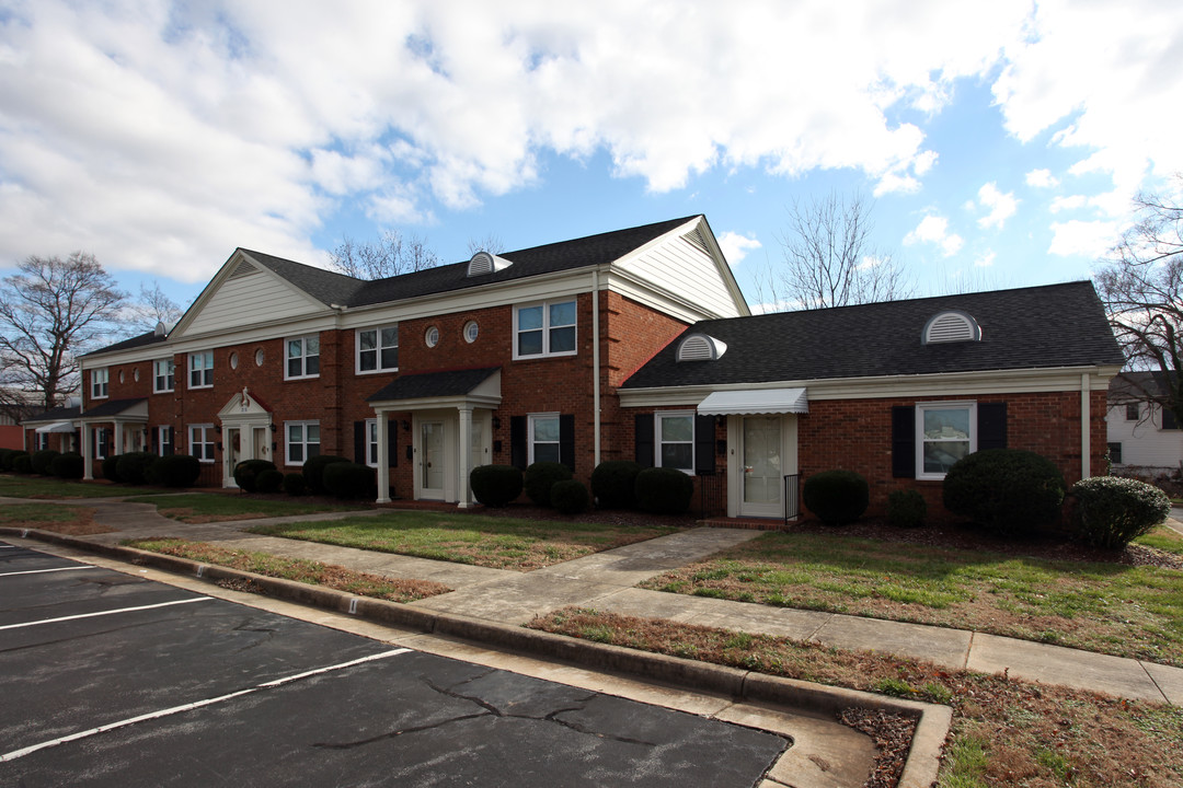 215 S Maple St in Graham, NC - Foto de edificio