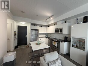 1815 Yonge St in Toronto, ON - Building Photo - Building Photo