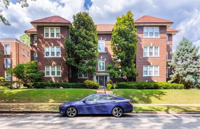 property at 6803 Kingsbury Blvd