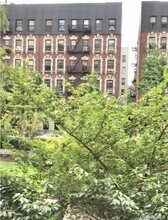 220 Manhattan Ave-Unit -1U in New York, NY - Foto de edificio - Building Photo