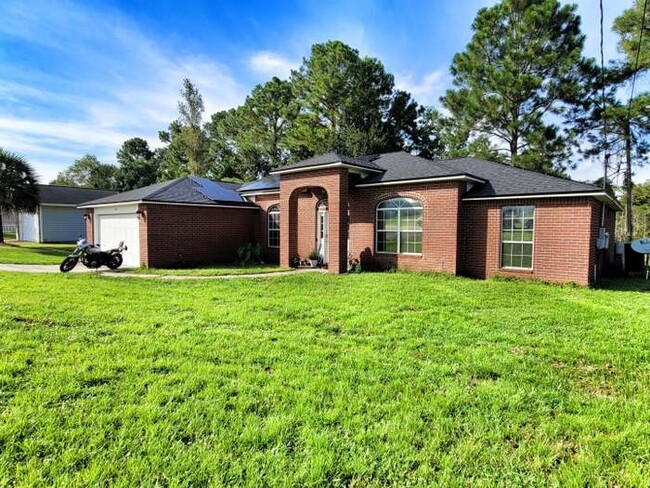 332 Peggy Dr in Crestview, FL - Building Photo - Building Photo