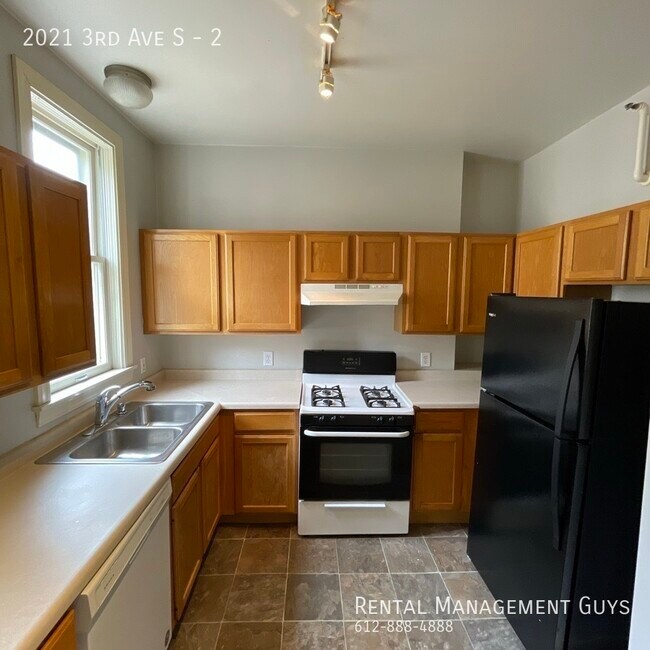 2021 3rd Ave S in Minneapolis, MN - Building Photo - Building Photo
