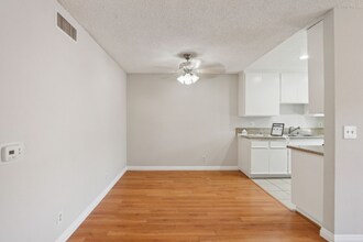 626 E Verdugo Ave, Unit T in Burbank, CA - Building Photo - Building Photo