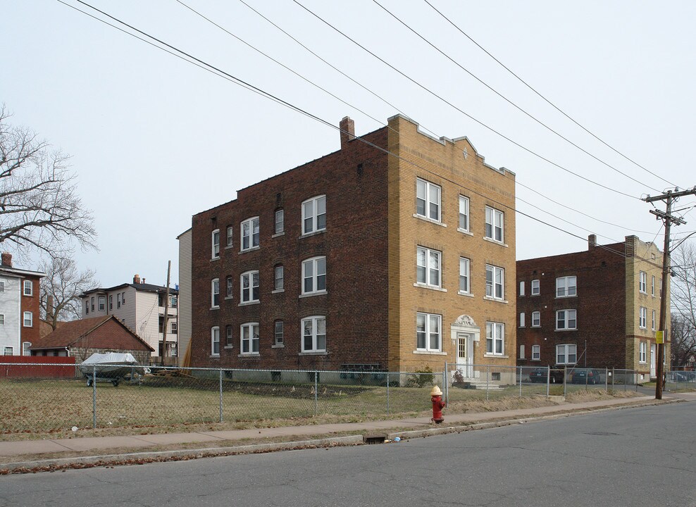 120-122 Van Block Ave in Hartford, CT - Building Photo