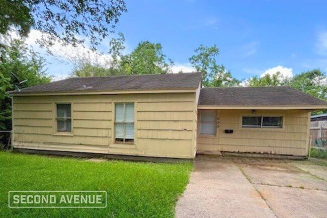 property at 609 Azalea Dr
