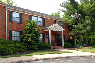 Heather Hill Apartments in Somerville, NJ - Foto de edificio - Building Photo